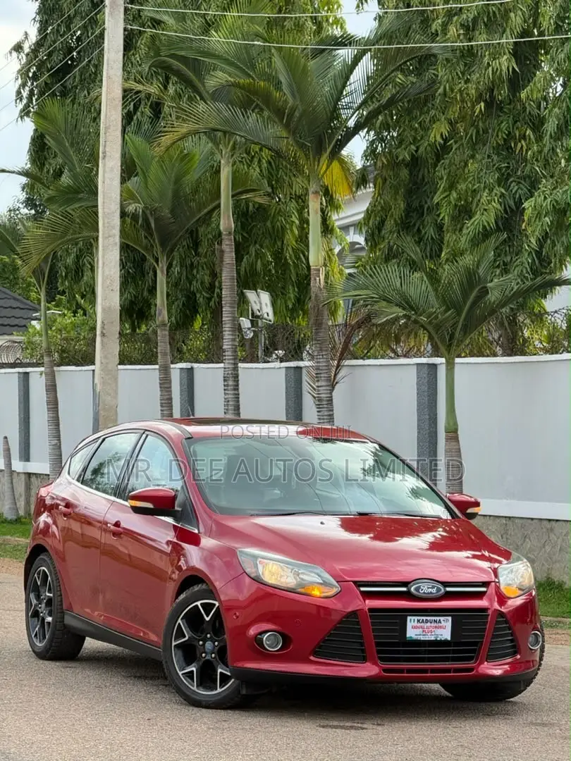Ford Focus 2011 Red