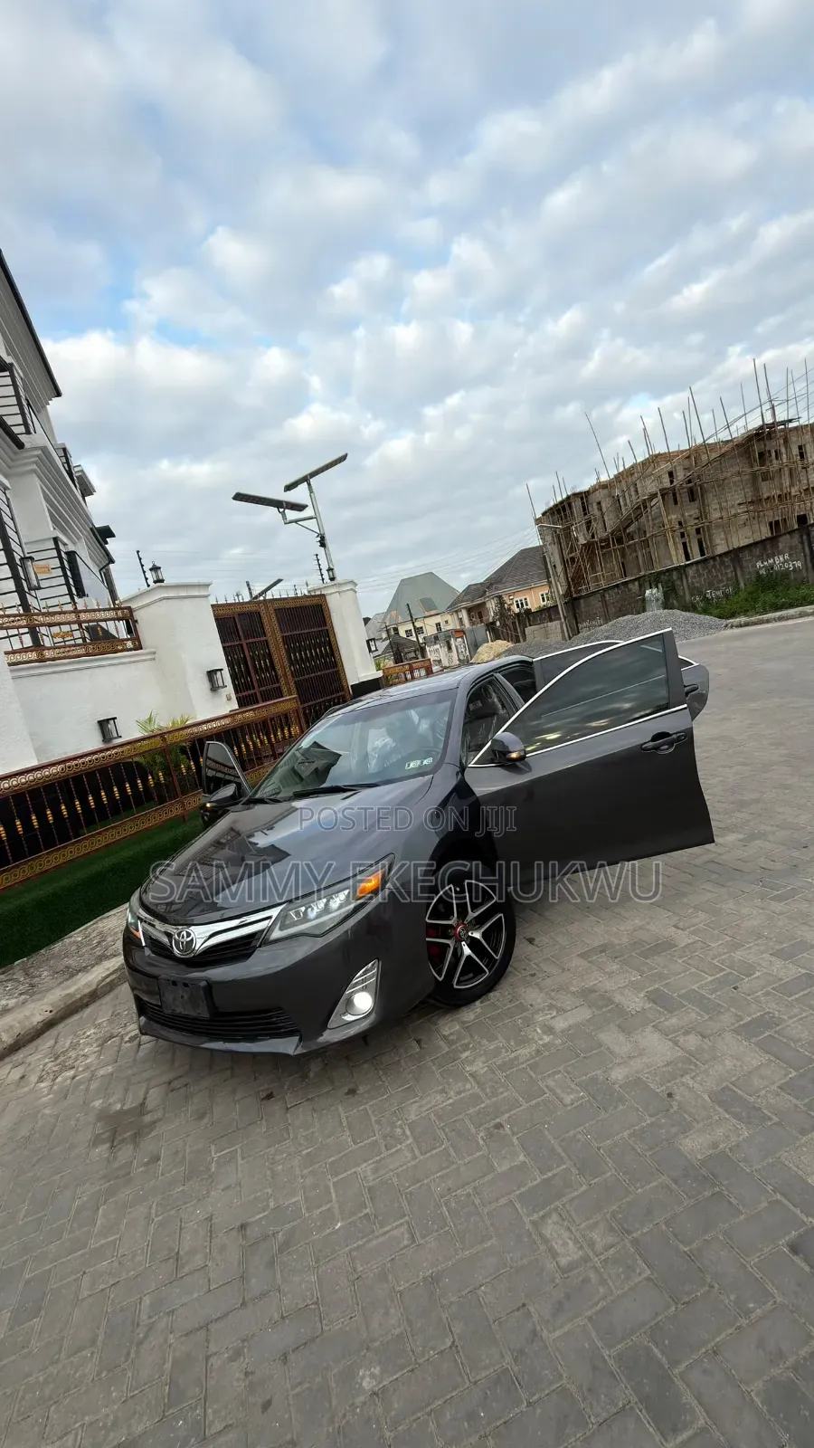 Toyota Camry XLE 4dr Sedan (2.5L 4cyl 6A) 2012 Gray