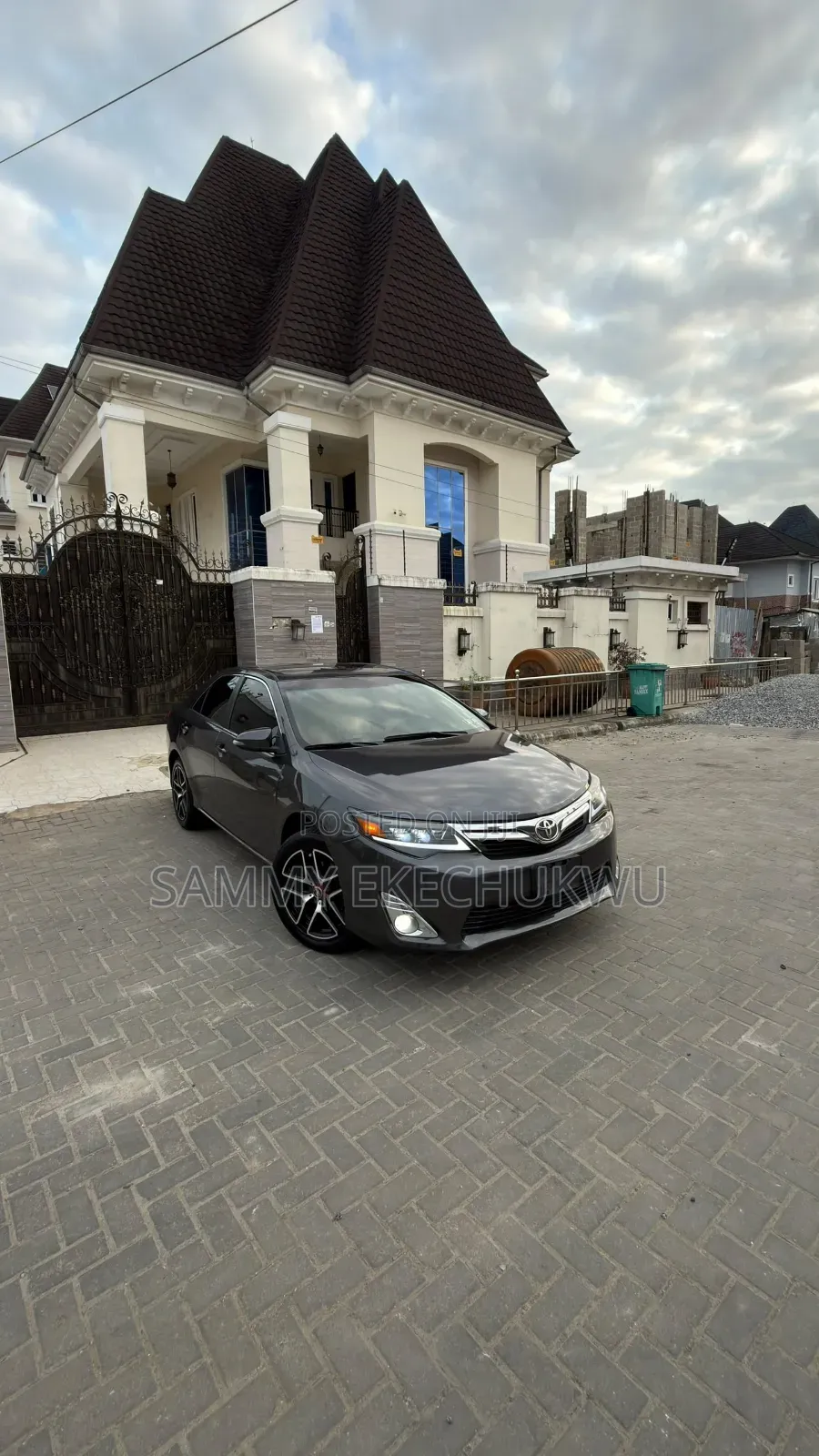 Toyota Camry XLE 4dr Sedan (2.5L 4cyl 6A) 2012 Gray