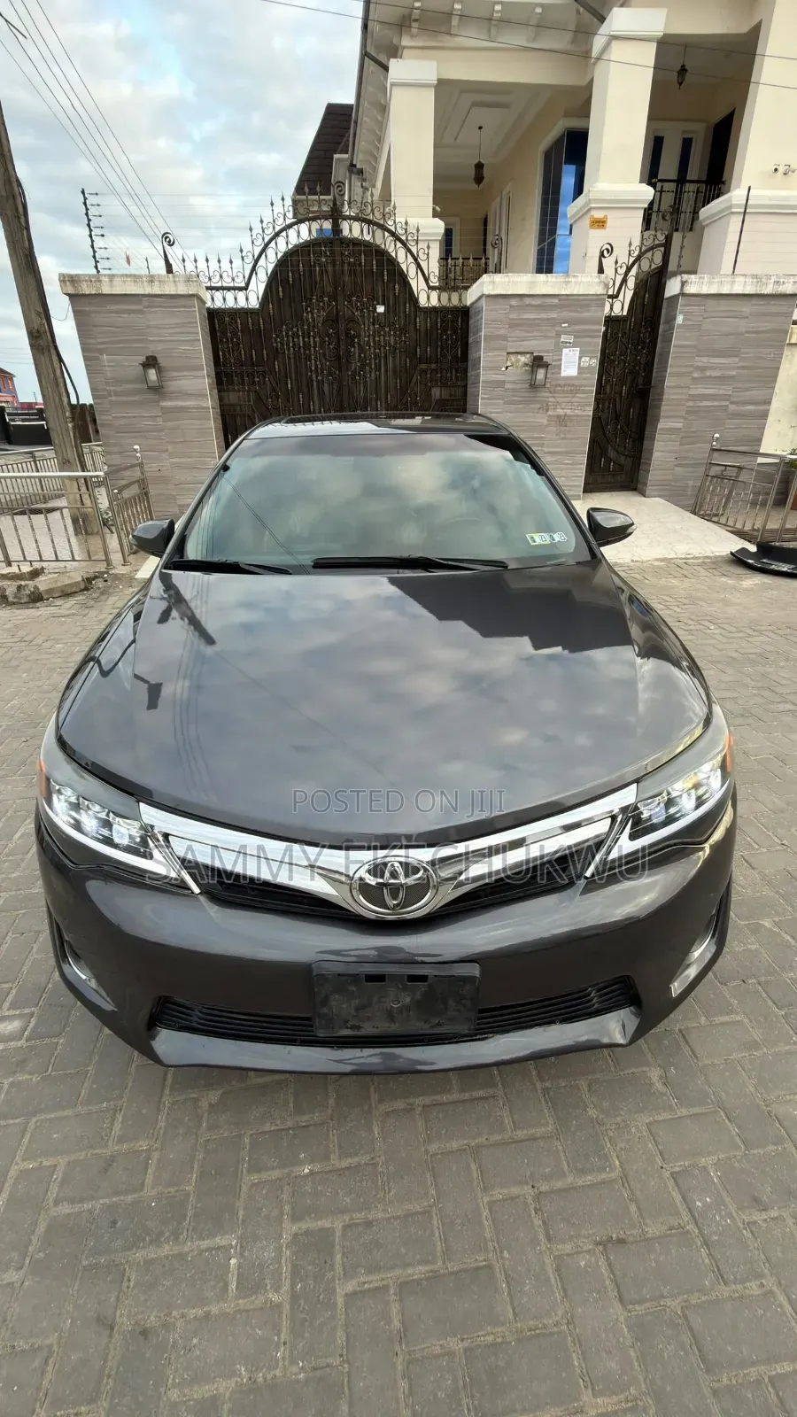 Toyota Camry XLE 4dr Sedan (2.5L 4cyl 6A) 2012 Gray