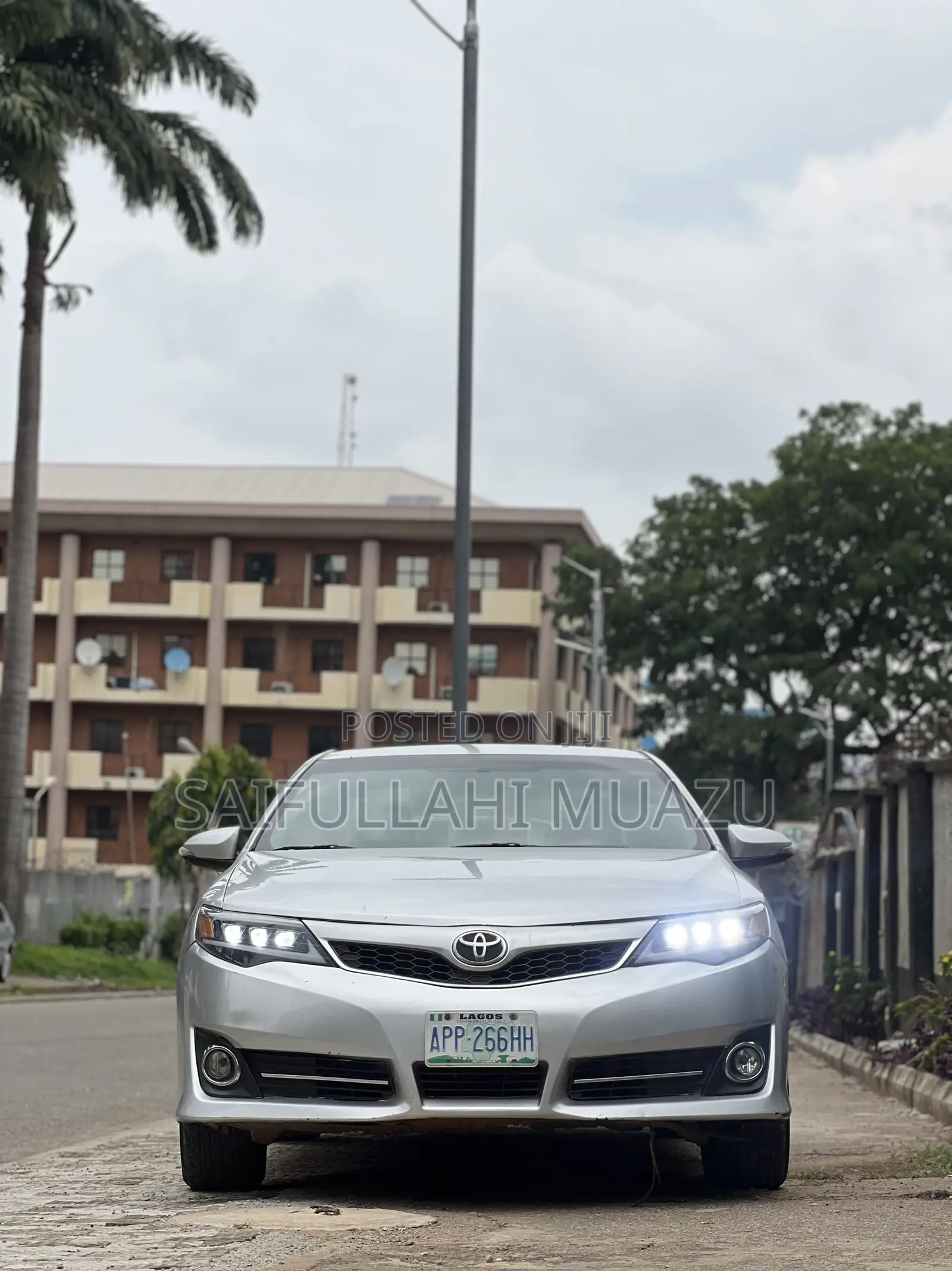 Toyota Camry LE 4dr Sedan (2.5L 4cyl 6A) 2013 Silver