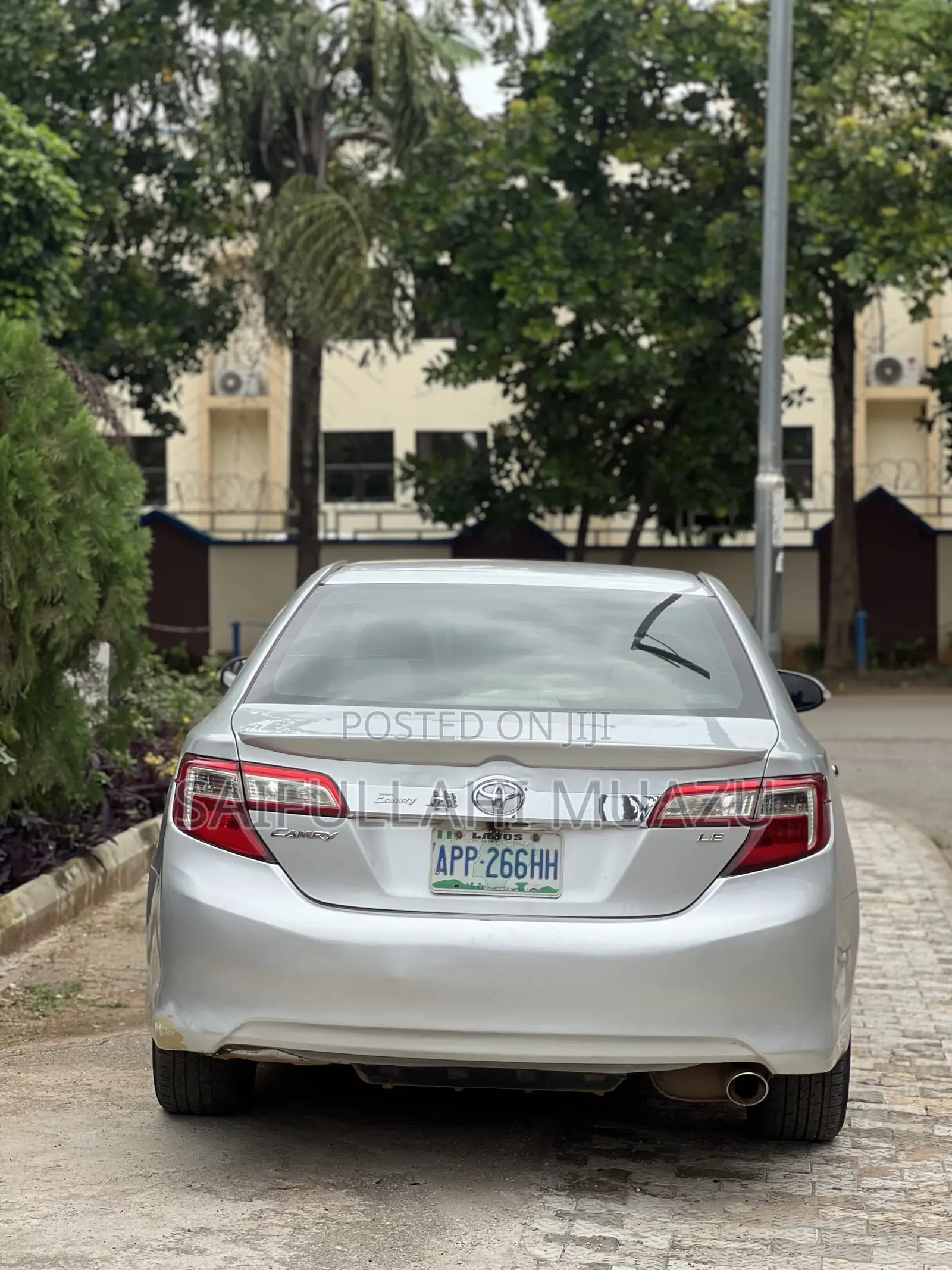 Toyota Camry LE 4dr Sedan (2.5L 4cyl 6A) 2013 Silver