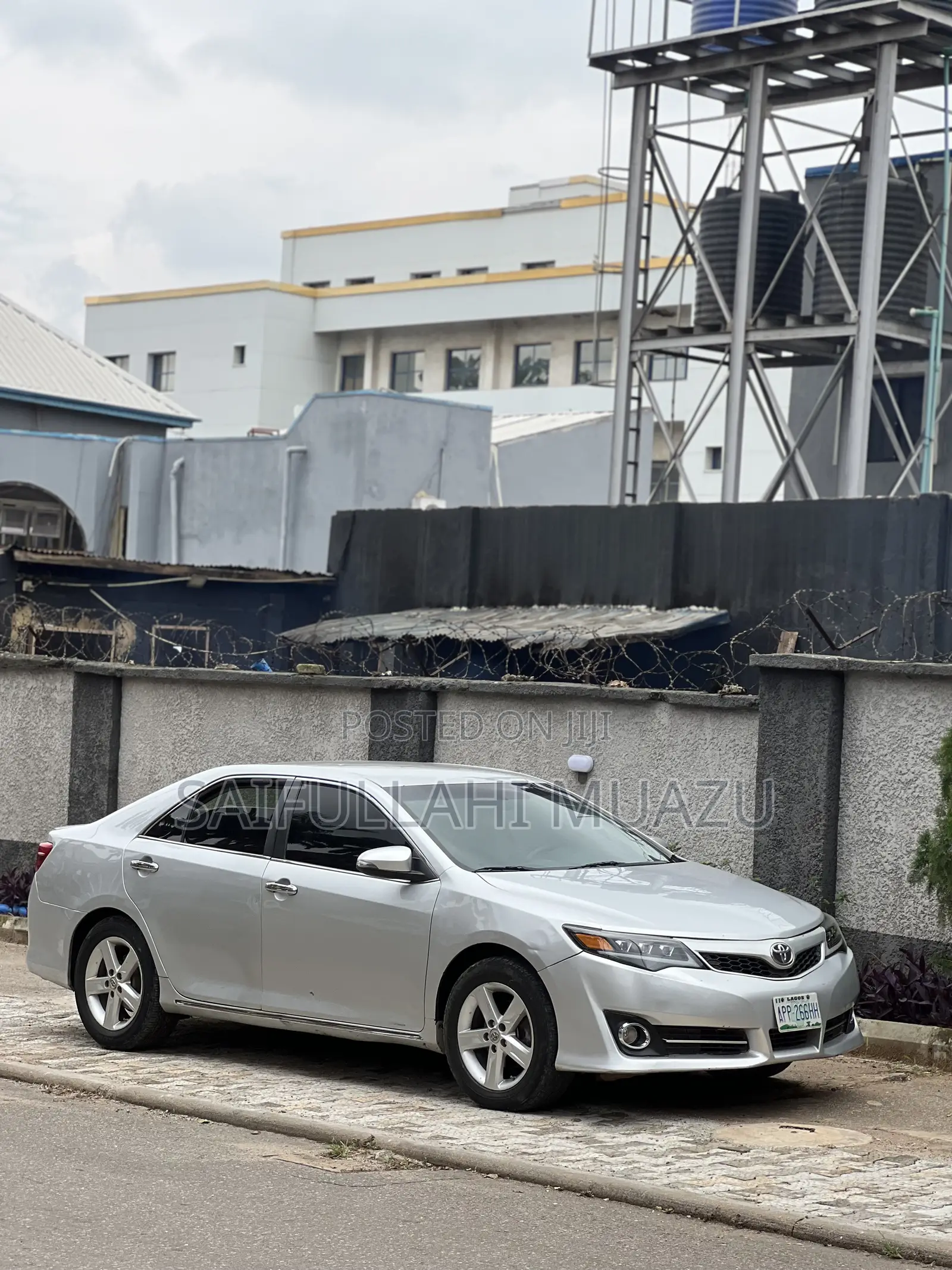 Toyota Camry LE 4dr Sedan (2.5L 4cyl 6A) 2013 Silver
