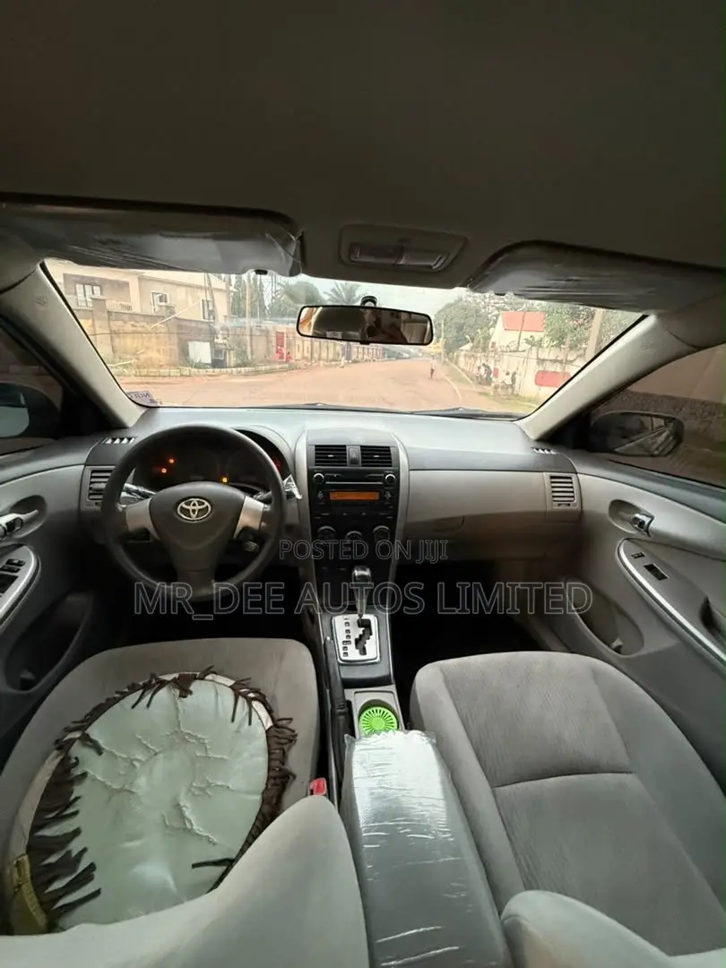 Toyota Corolla 2010 Silver