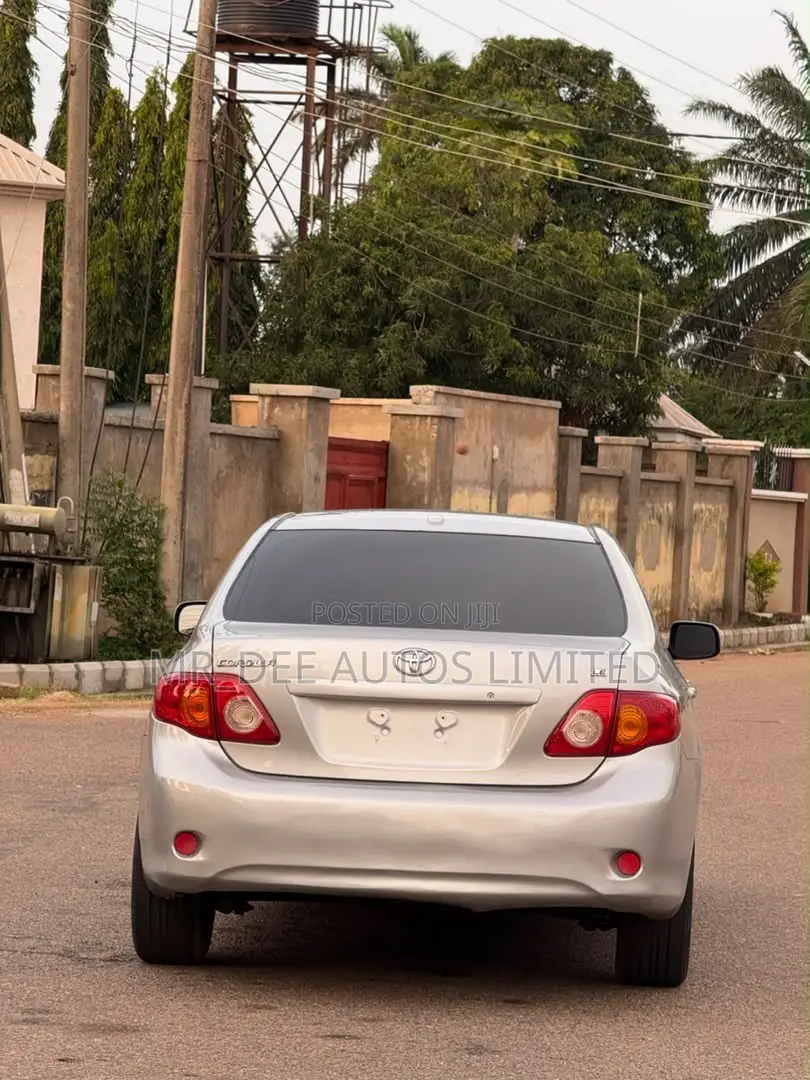 Toyota Corolla 2010 Silver