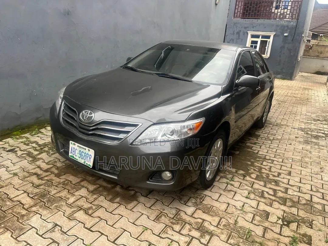 Toyota Camry 2010 Gray