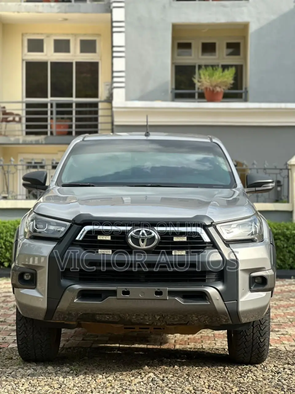 Toyota Hilux 2023 Silver