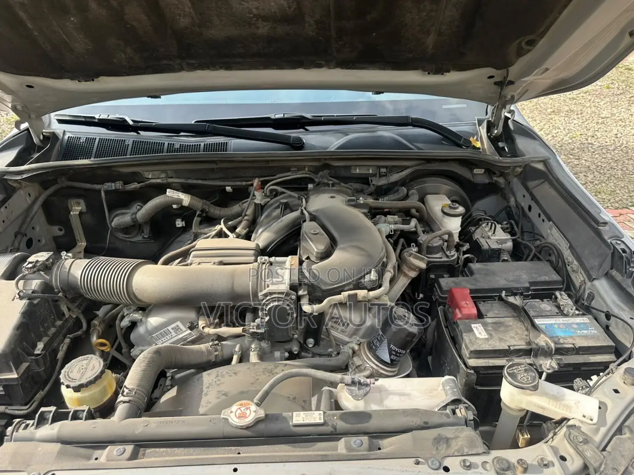Toyota Hilux 2023 Silver