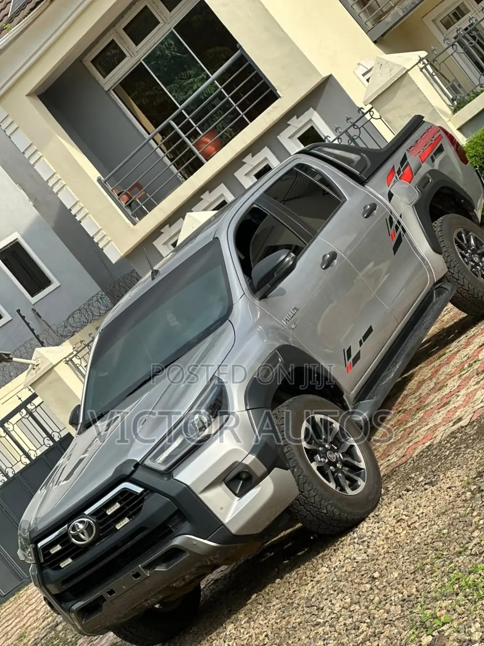 Toyota Hilux 2023 Silver