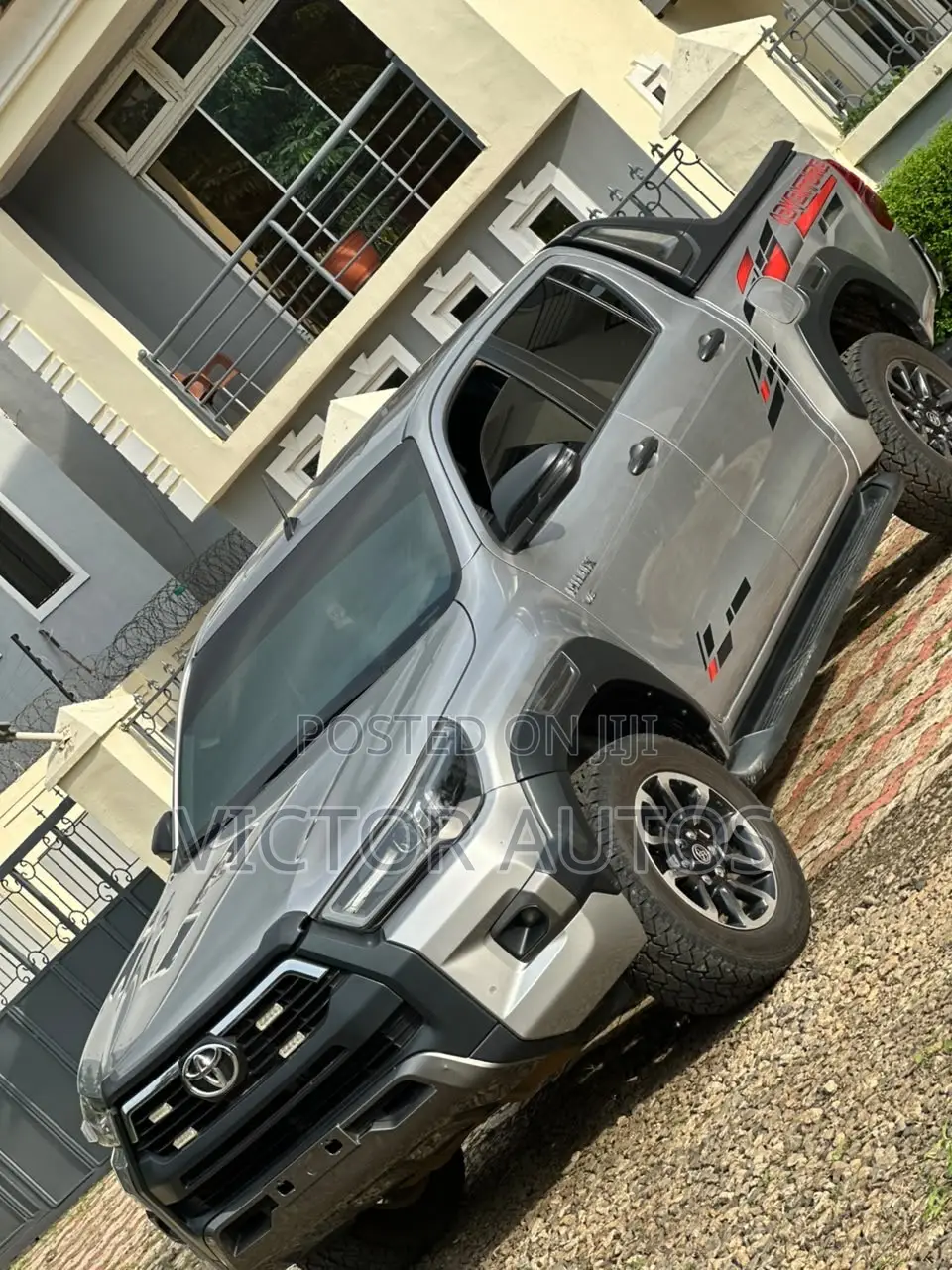 Toyota Hilux 2023 Silver