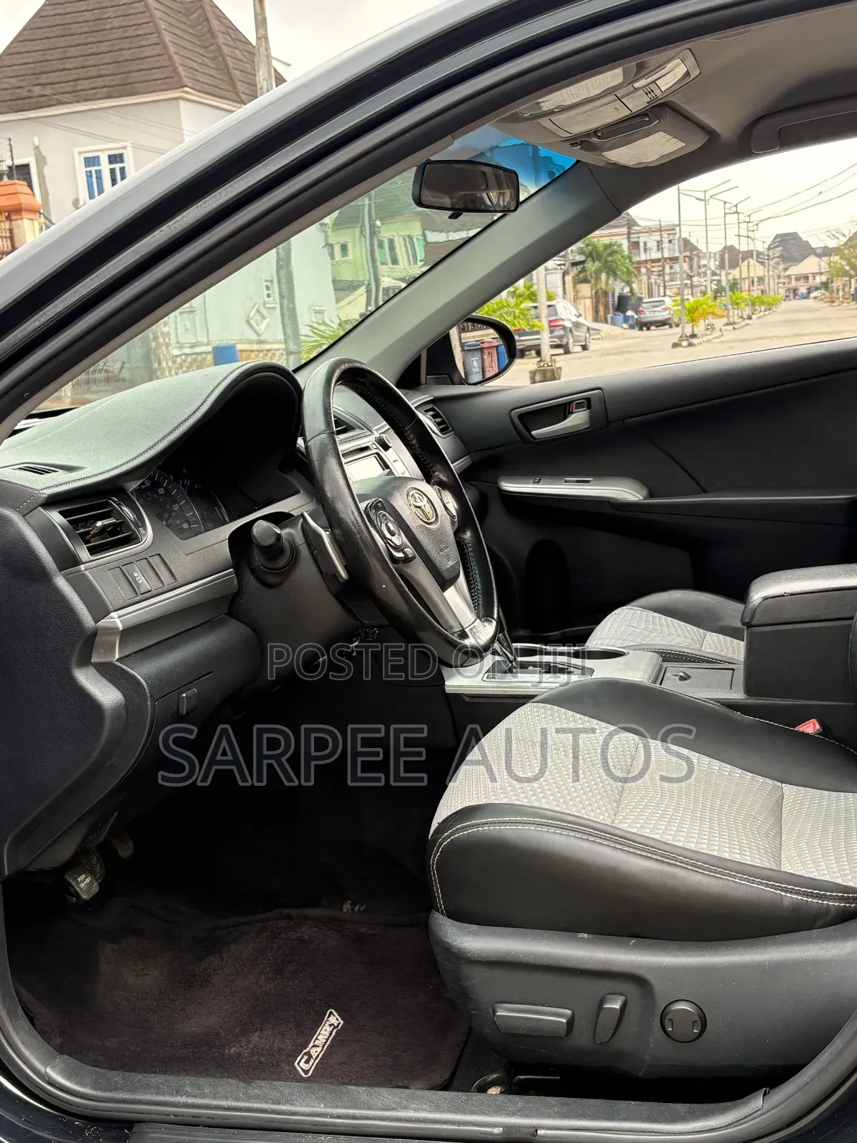 Toyota Camry SE 4dr Sedan (2.5L 4cyl 6A) 2012 Gray