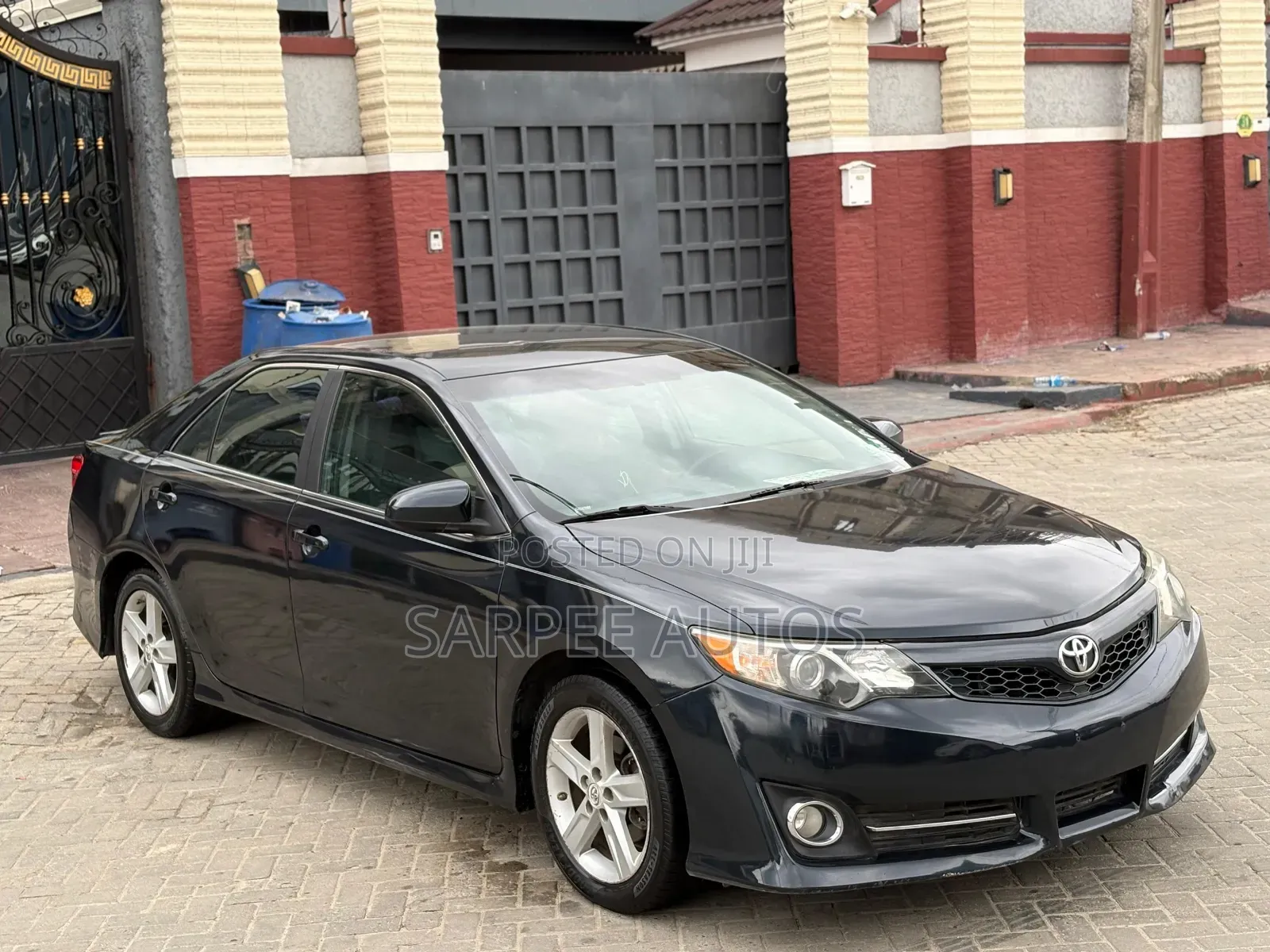 Toyota Camry SE 4dr Sedan (2.5L 4cyl 6A) 2012 Gray