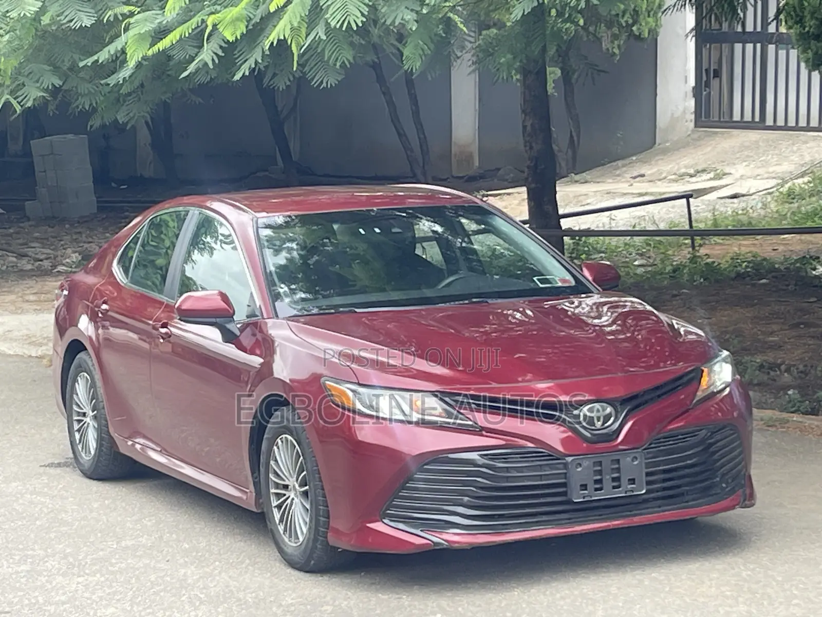 Toyota Camry LE FWD (2.5L 4cyl 8AM) 2018 Red
