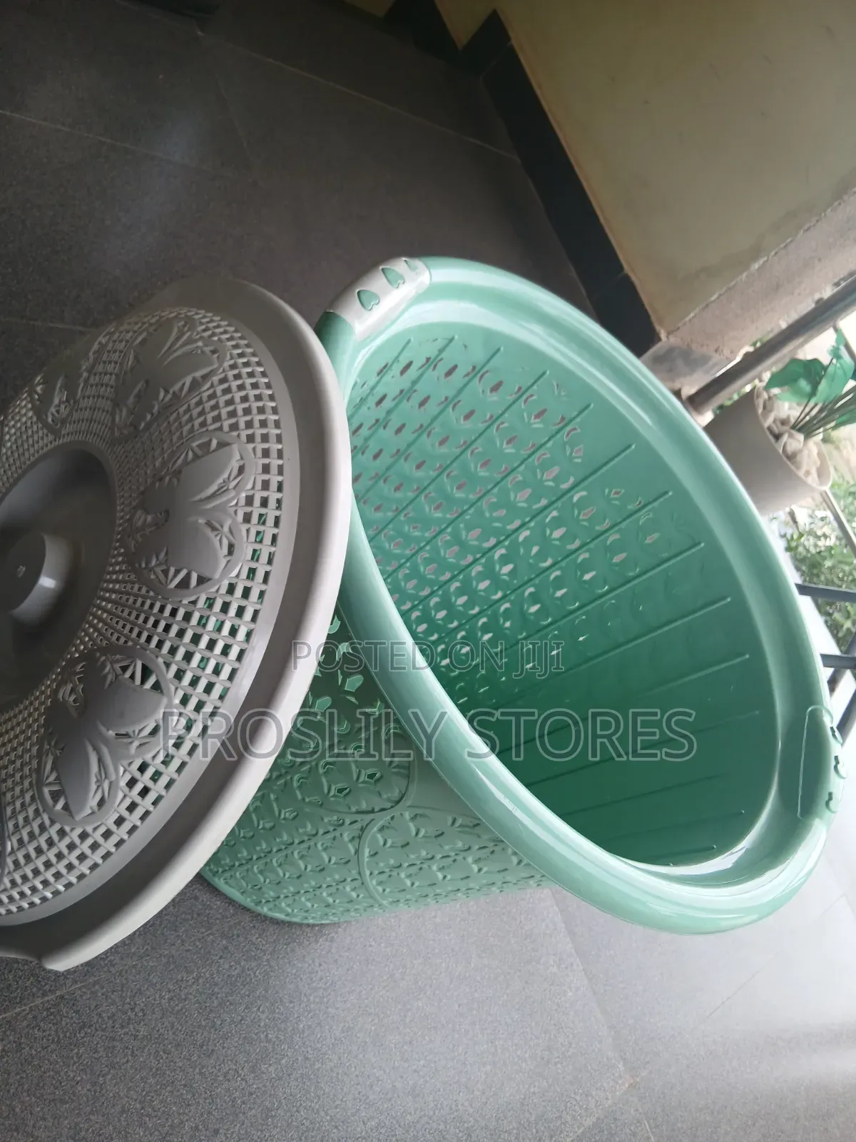 Laundry Basket With Cover