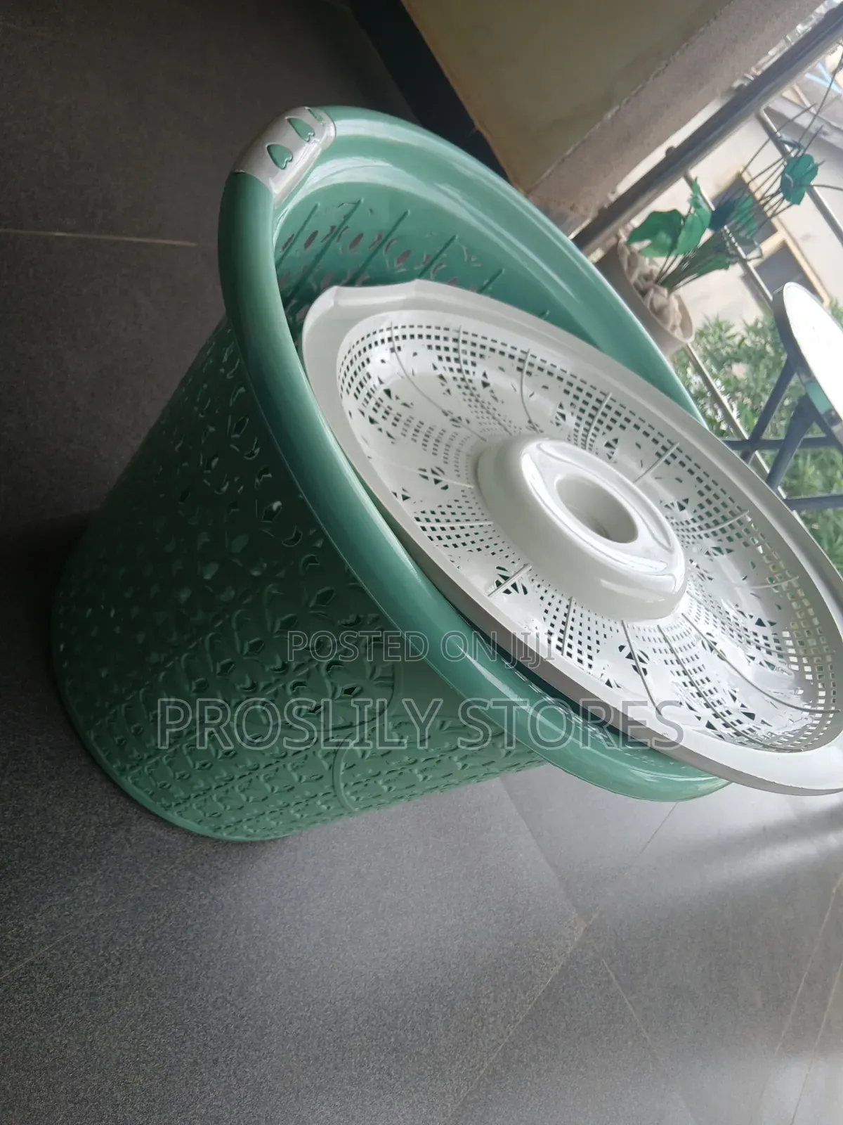 Laundry Basket With Cover