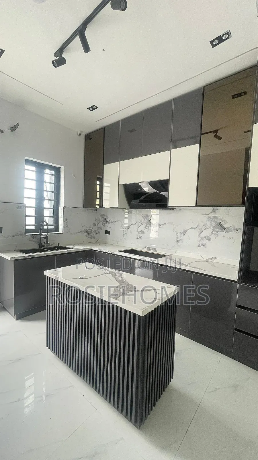 4bdrm Duplex in Ikota for sale