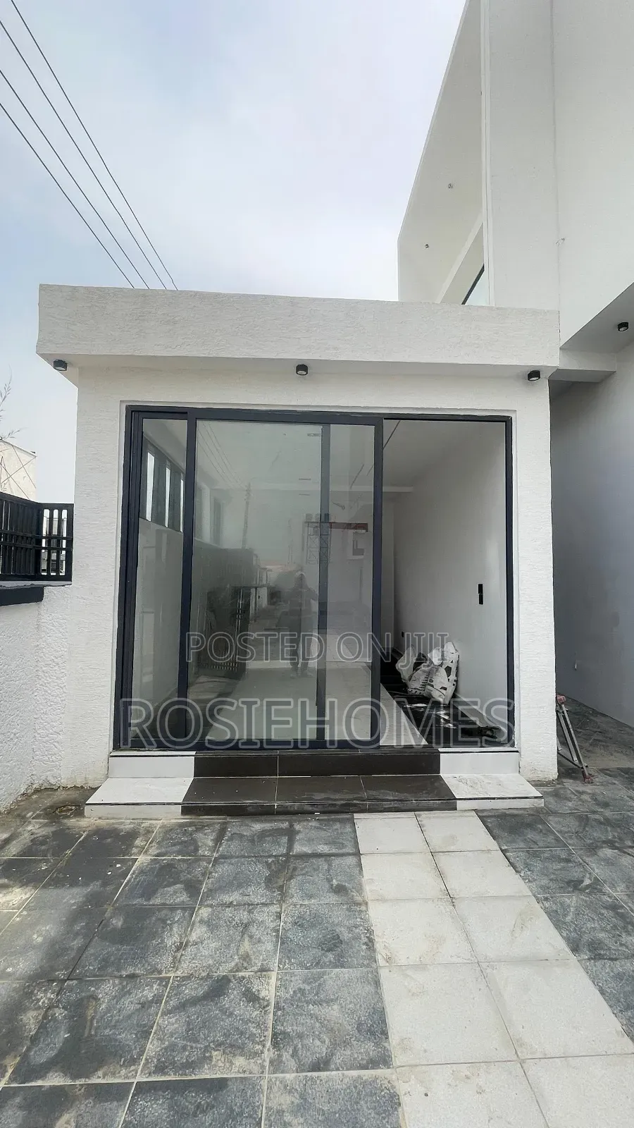 4bdrm Duplex in Ikota for sale