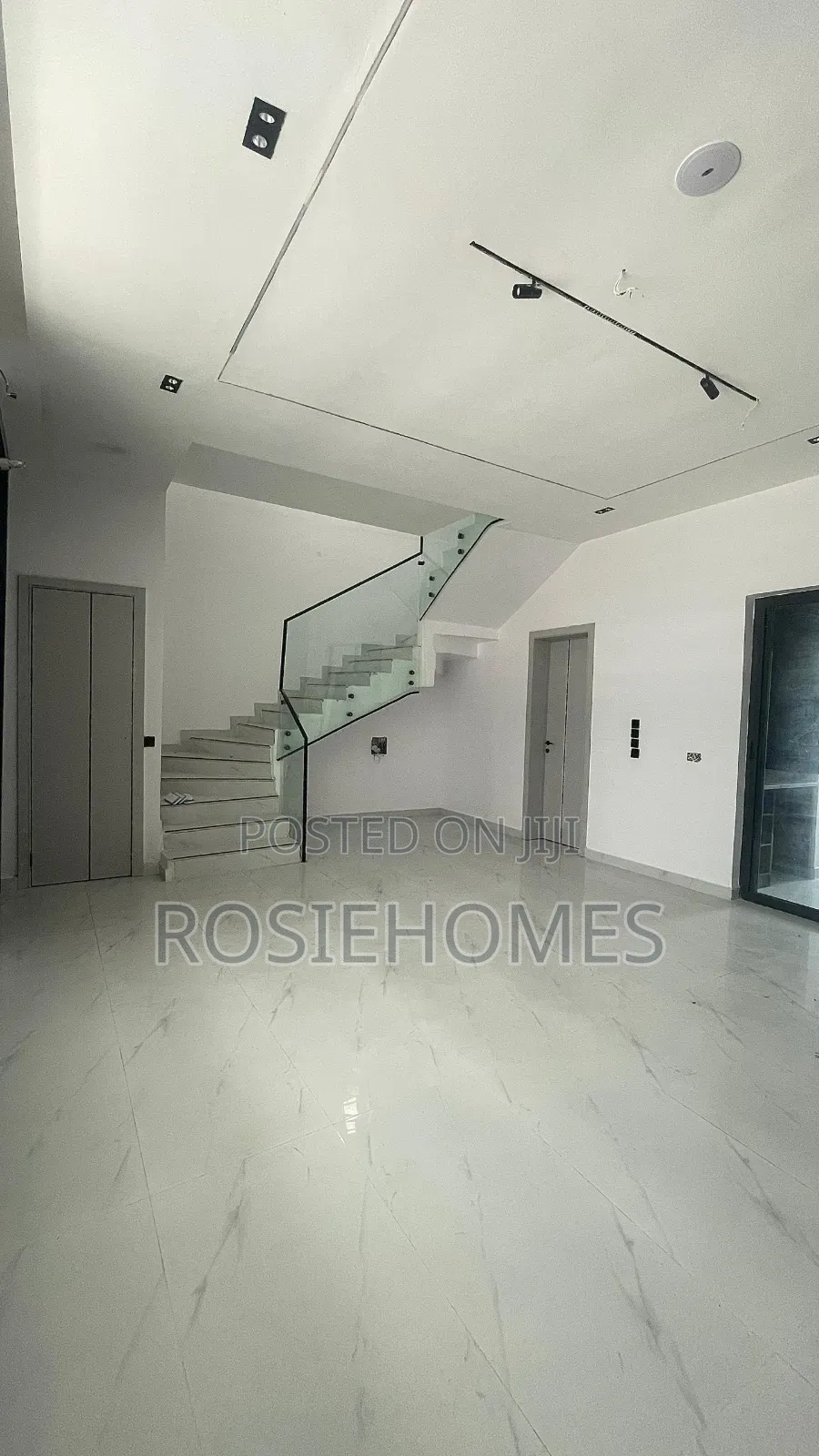 4bdrm Duplex in Ikota for sale