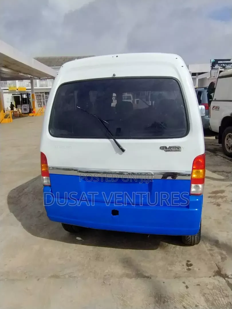 Suzuki Every 2005 White