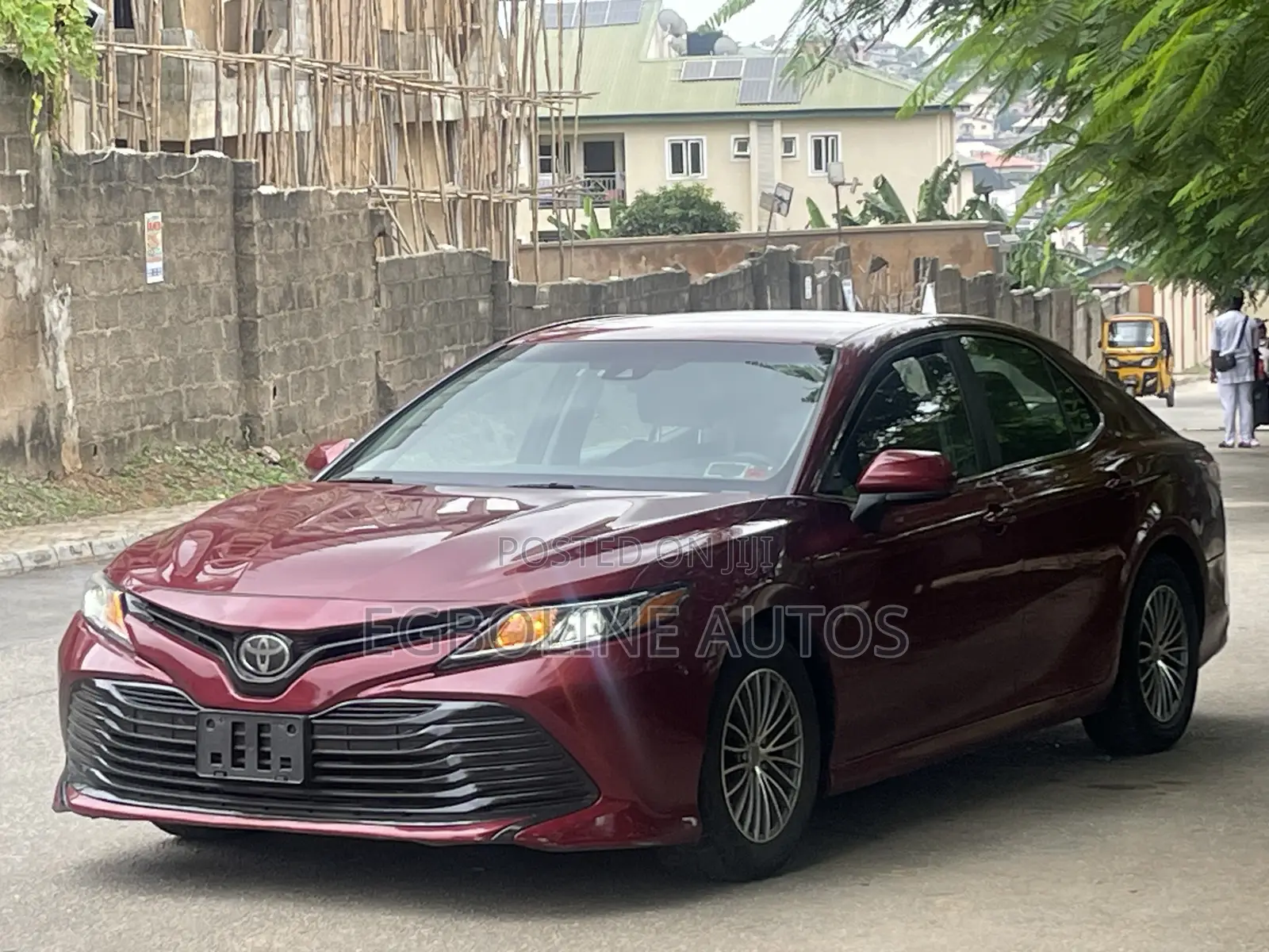 Toyota Camry LE FWD (2.5L 4cyl 8AM) 2018 Red