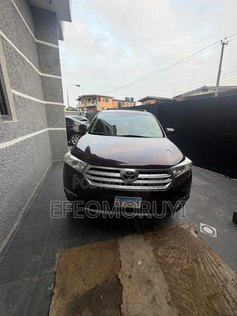 Toyota Highlander SE 3.5L 4WD 2013 Purple