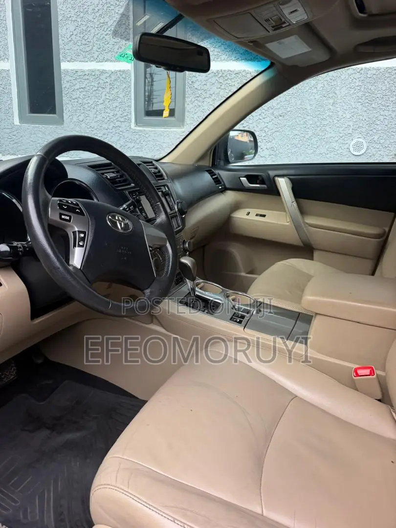 Toyota Highlander SE 3.5L 4WD 2013 Purple