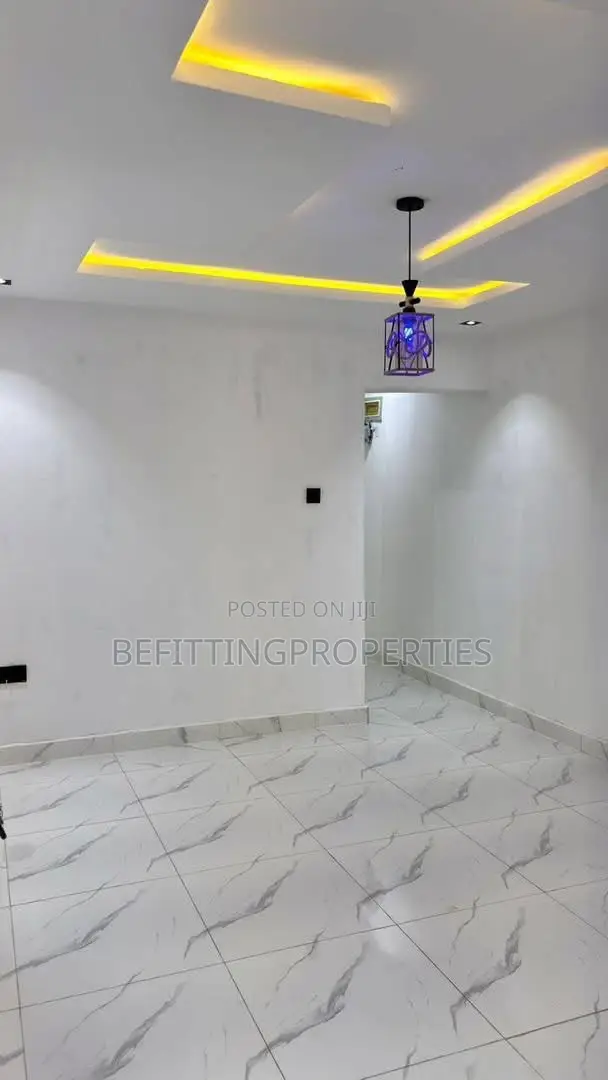 7bdrm Block of Flats in Alakuko for sale