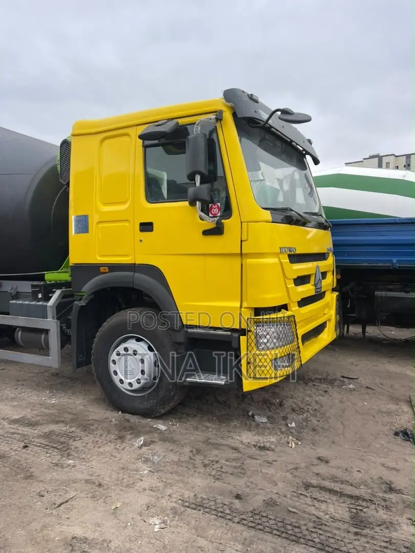 Howo SinoTruck With Mixer