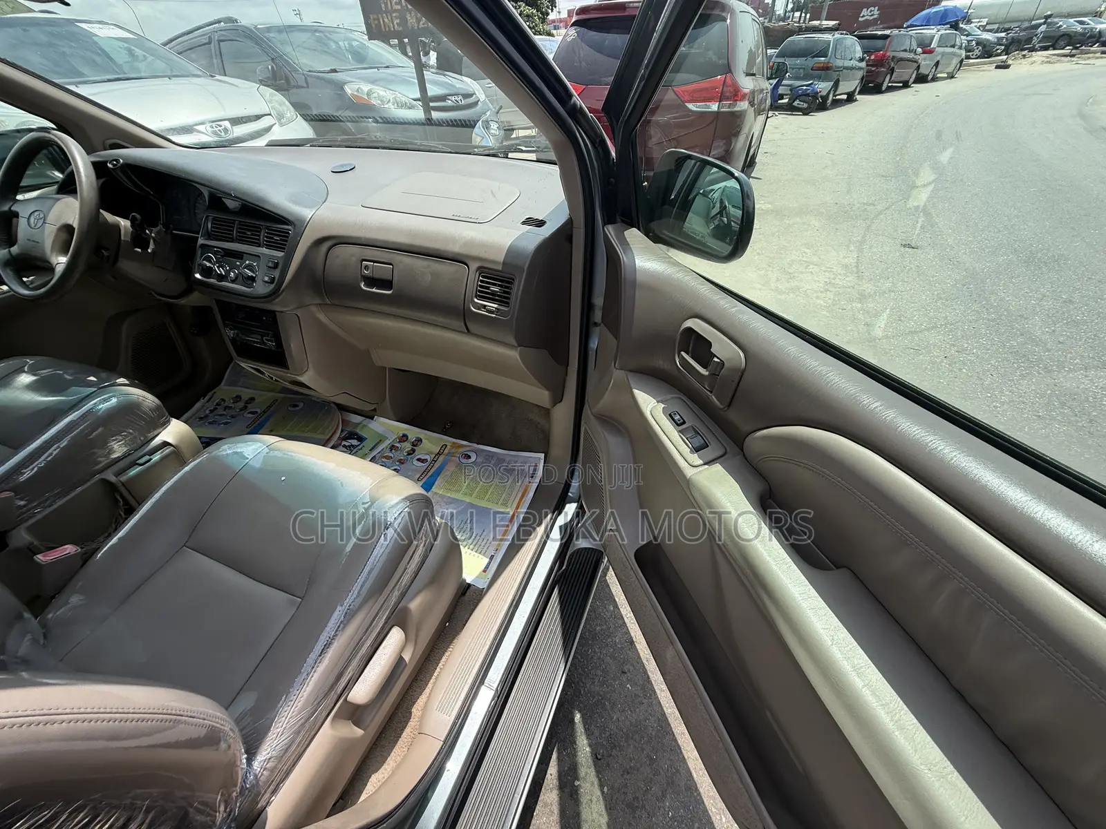 Toyota Sienna XLE & 1 hatch 2000 Gray