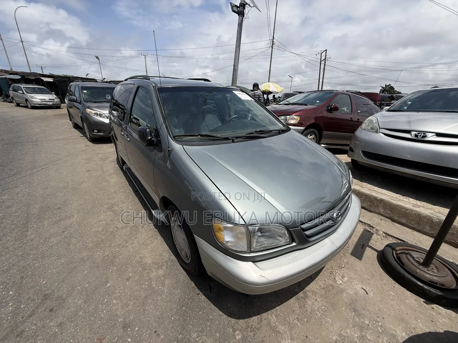 Toyota Sienna XLE & 1 hatch 2000 Gray