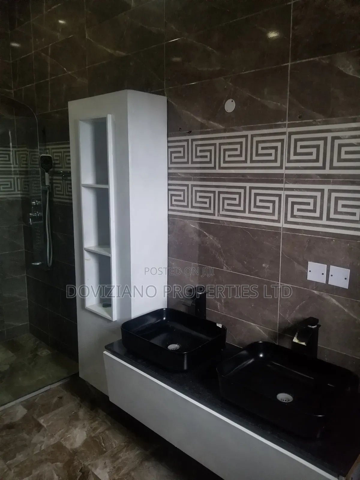 Mini Flat in Adeola Odeku for rent