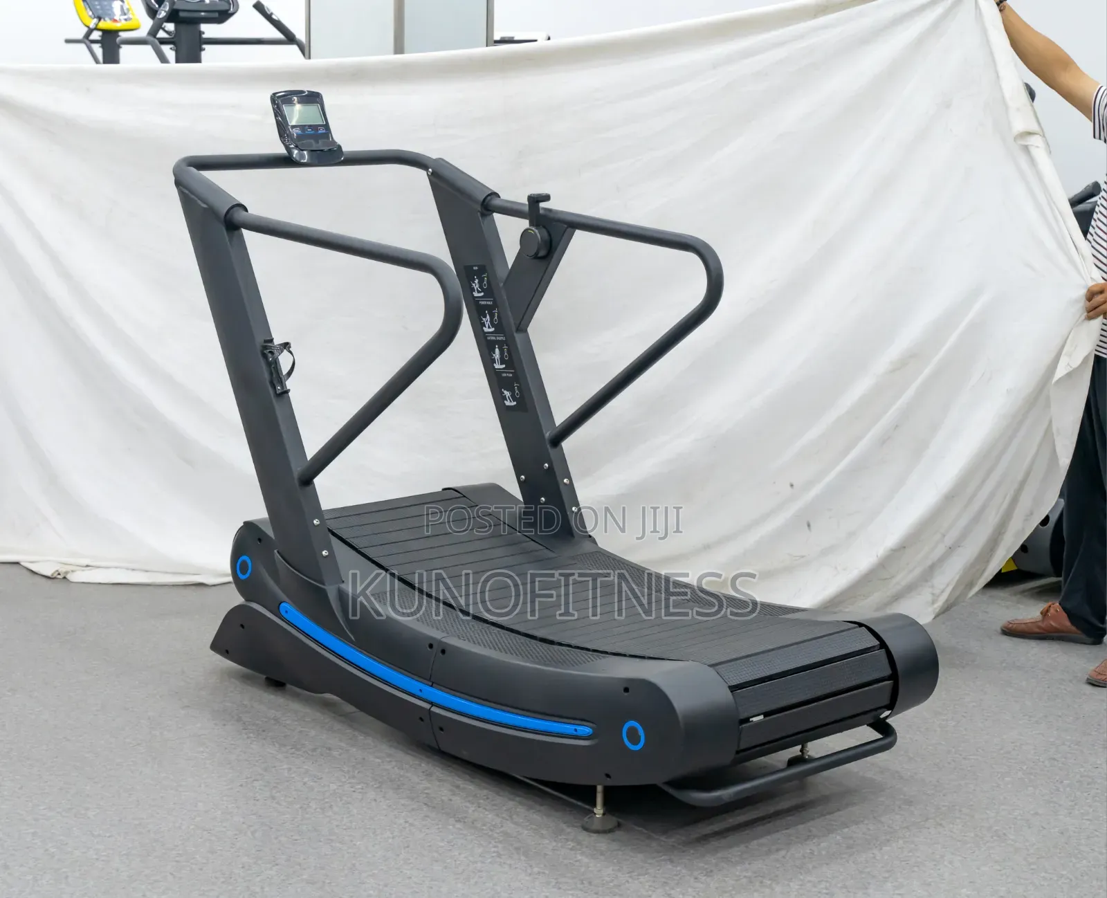 AFRI101 Curved Manual Treadmill – Commercial Non-Motorised
