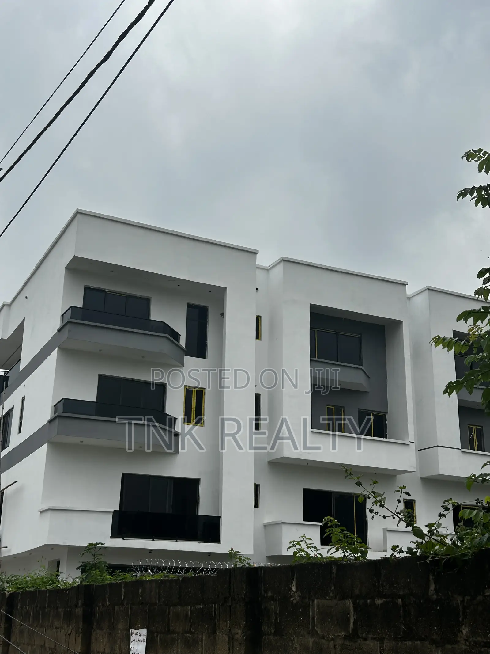 Furnished 5bdrm Townhouse/Terrace in Katampe for sale