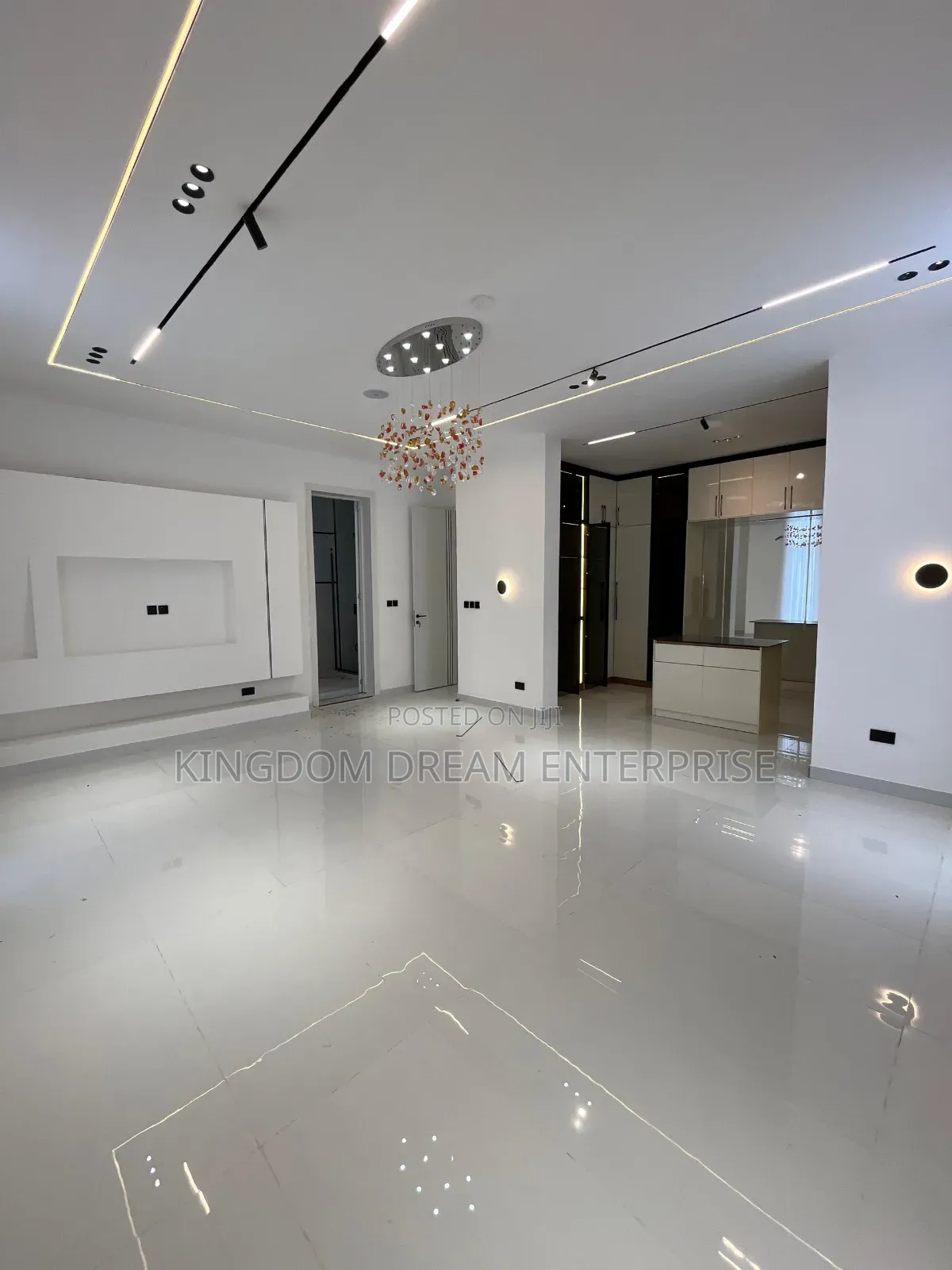5bdrm House in Osapa London Lekki for sale