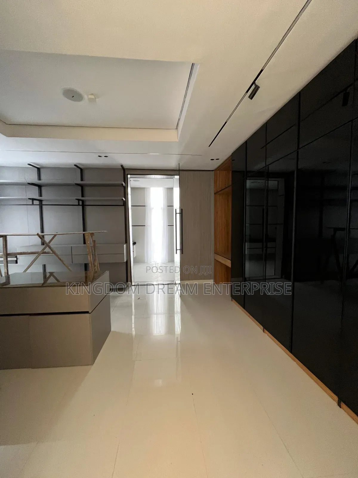 5bdrm House in Osapa London Lekki for sale