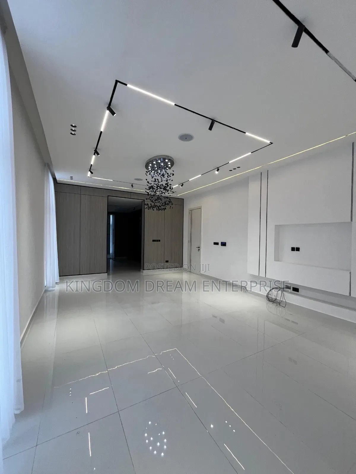 5bdrm House in Osapa London Lekki for sale