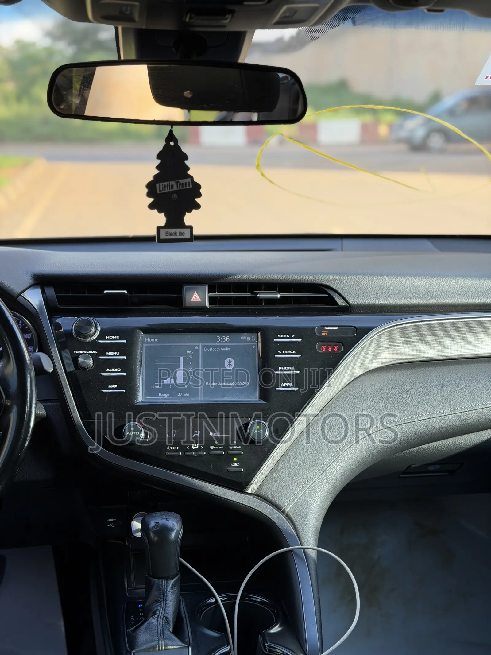 Toyota Camry SE (2.5L 4cyl 8A) 2019 Blue