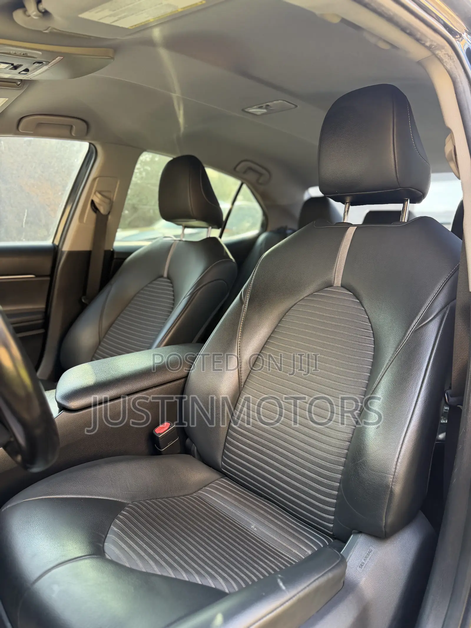 Toyota Camry SE (2.5L 4cyl 8A) 2019 Blue