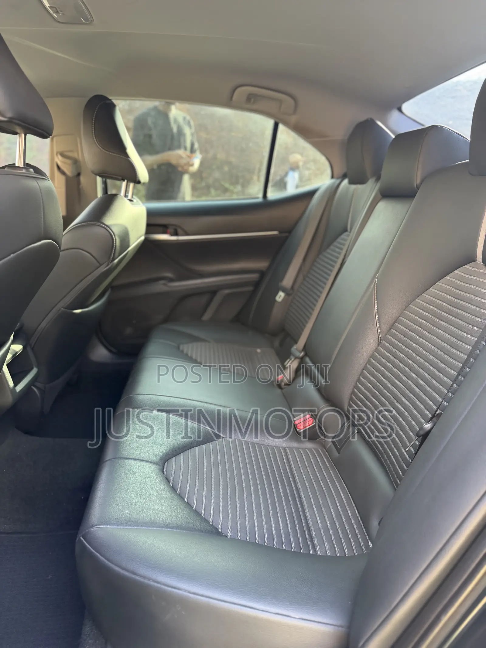 Toyota Camry SE (2.5L 4cyl 8A) 2019 Blue