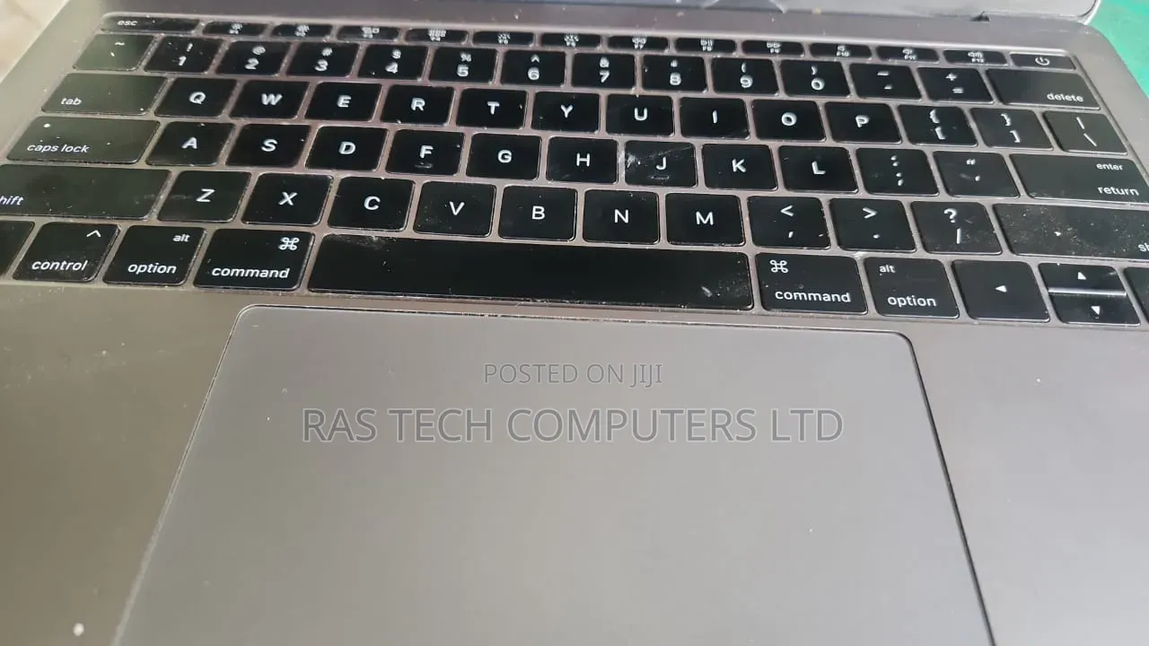 Laptop Apple MacBook Pro 2017 16GB Intel Core i5 SSD 512GB
