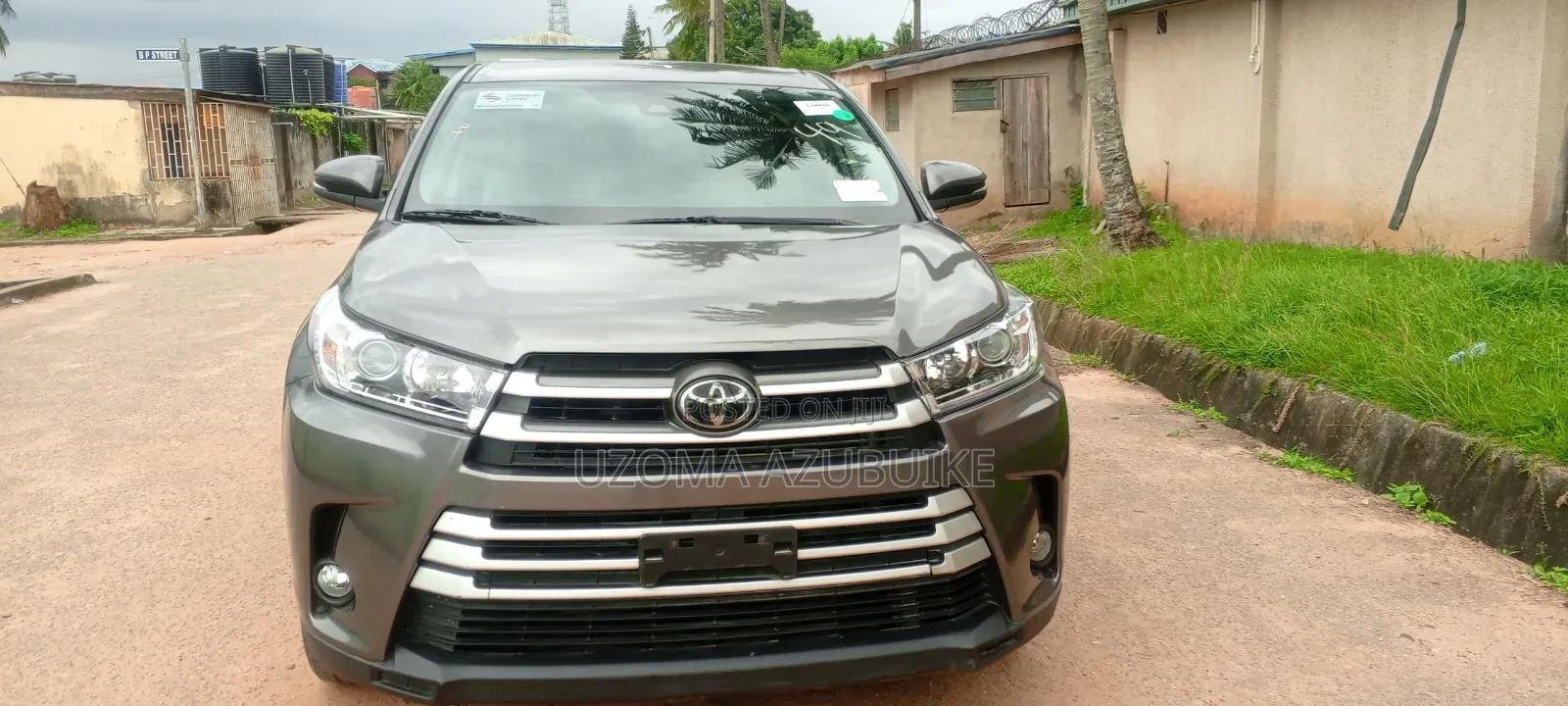Toyota Highlander LE Plus 4x4 V6 (3.5L 6cyl 8A) 2018 Gray