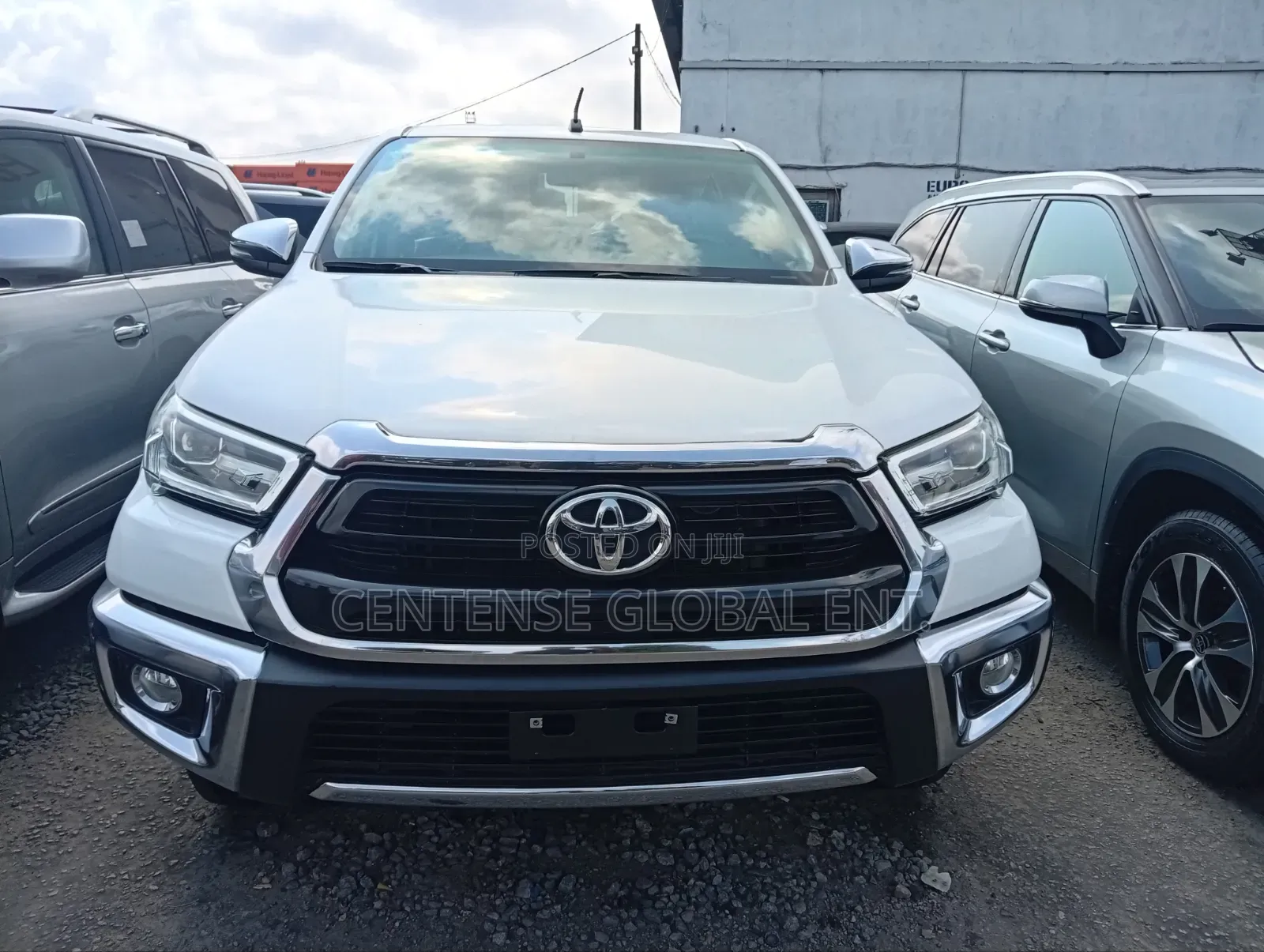 Toyota Hilux 2024 White
