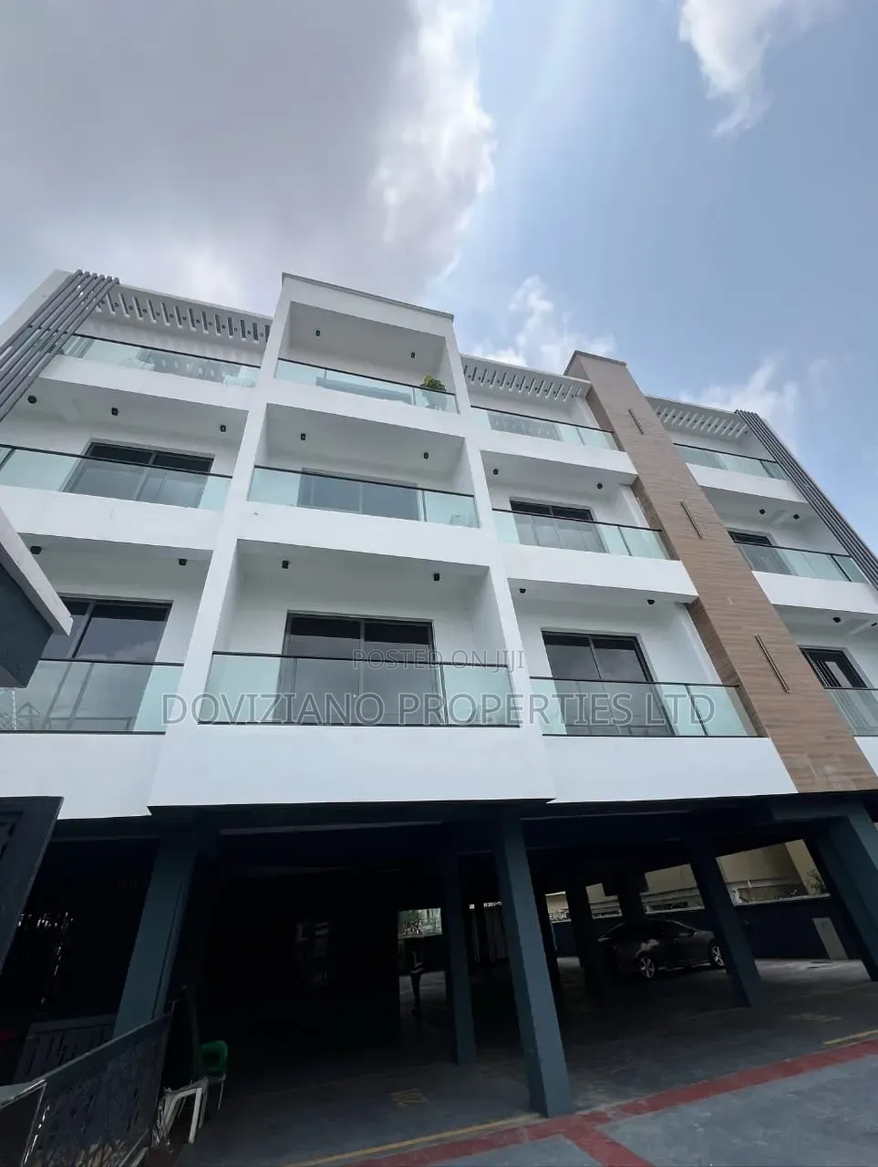 3bdrm Apartment in Lekki Phase 1 for sale