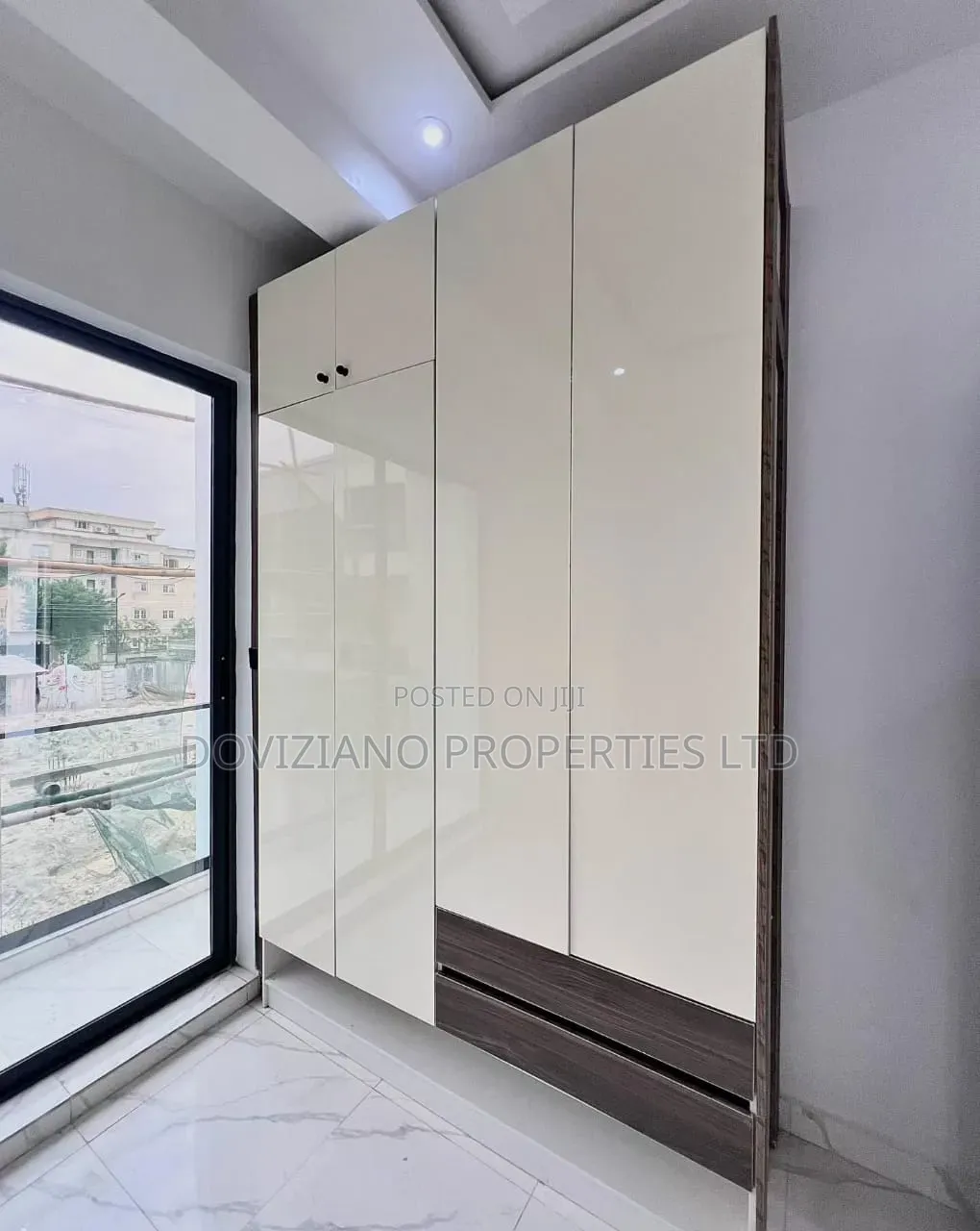 3bdrm Apartment in Lekki Phase 1 for sale