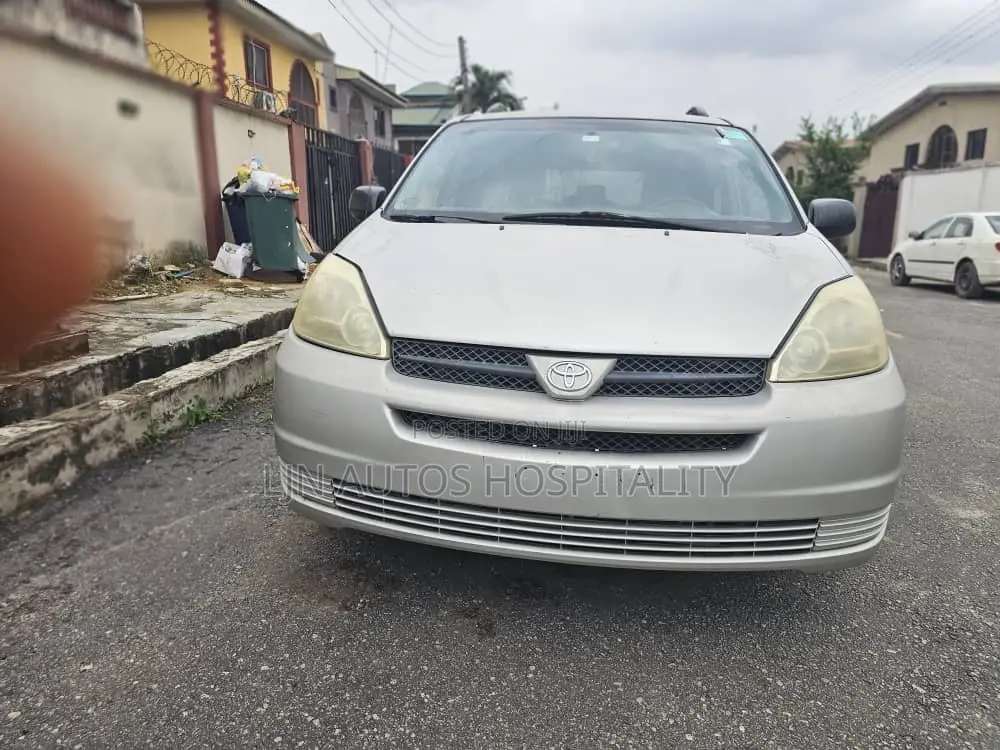 Toyota Sienna LE 2009 Gray