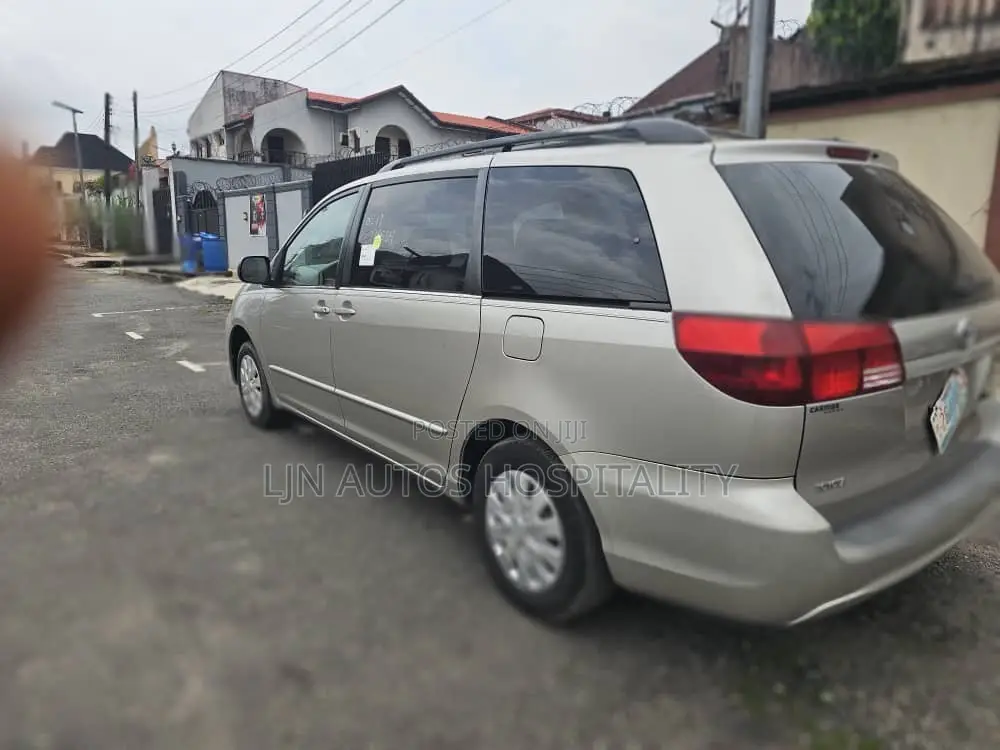 Toyota Sienna LE 2009 Gray