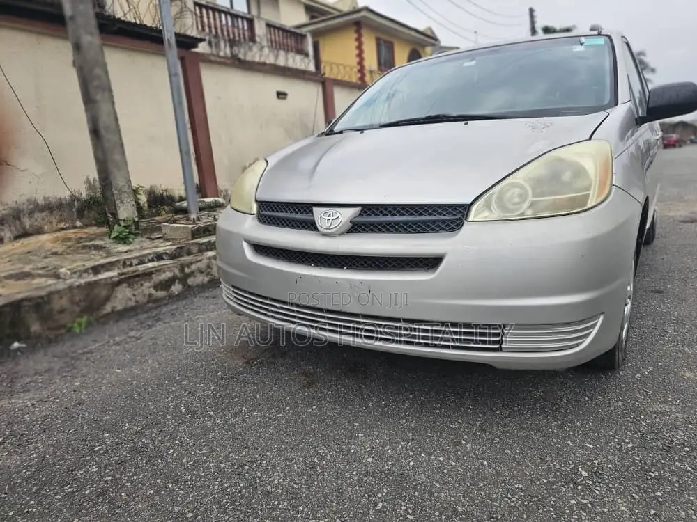 Toyota Sienna LE 2009 Gray