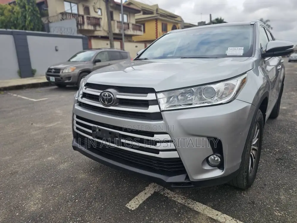 Toyota Highlander XLE 2019 Silver