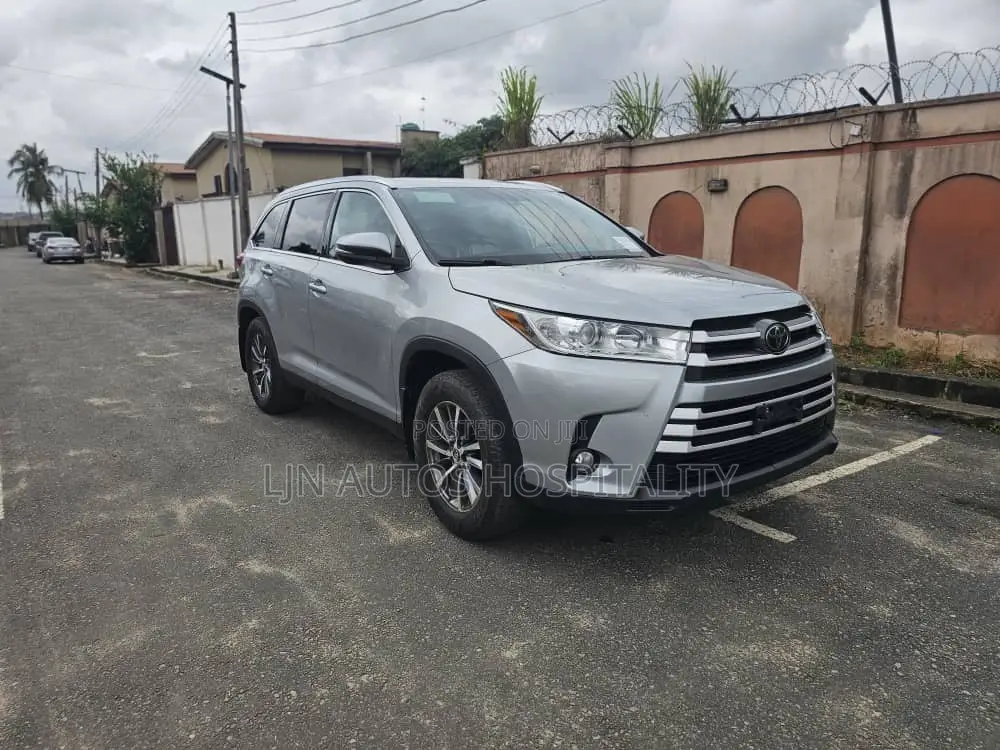Toyota Highlander XLE 2019 Silver