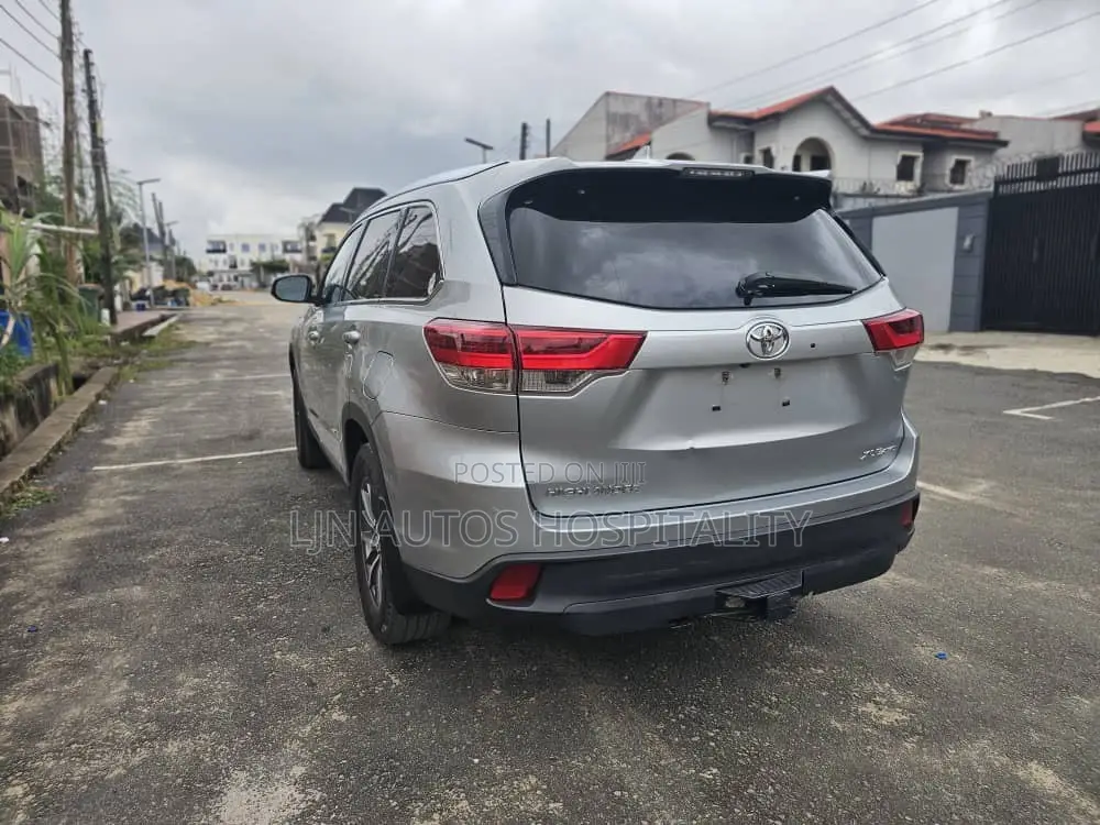 Toyota Highlander XLE 2019 Silver